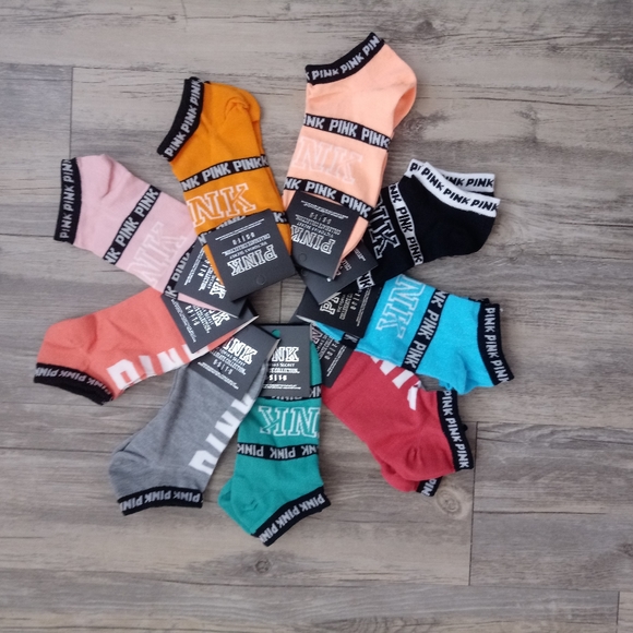 🎄Victoria's Secret socks 9 pair 35.00🎁 - Picture 6 of 8